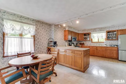 510 E 6th St, Delavan, IL 61734 photo 8