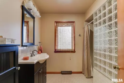 510 E 6th St, Delavan, IL 61734 photo 23