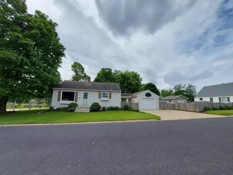 102 Sunny Ln, Eureka, IL 61530 photo 3