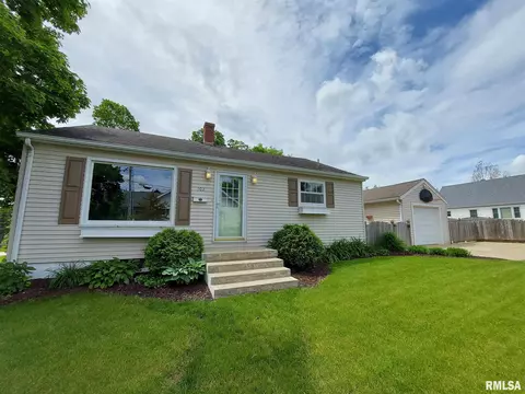 102 Sunny Ln, Eureka, IL 61530 photo 1
