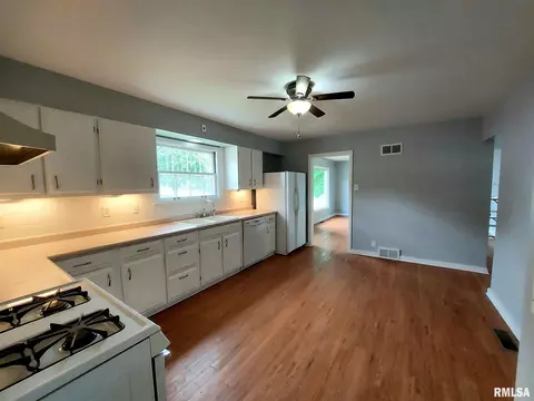 102 Sunny Ln, Eureka, IL 61530 photo 27