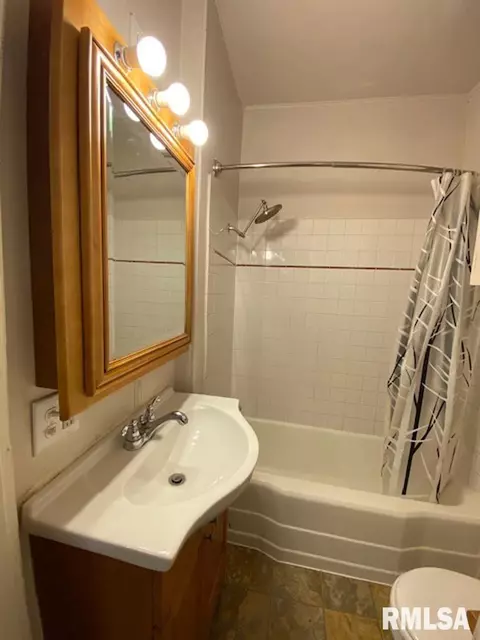 827 E Ash St, Canton, IL 61520 photo 20