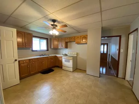 827 E Ash St, Canton, IL 61520 photo 8