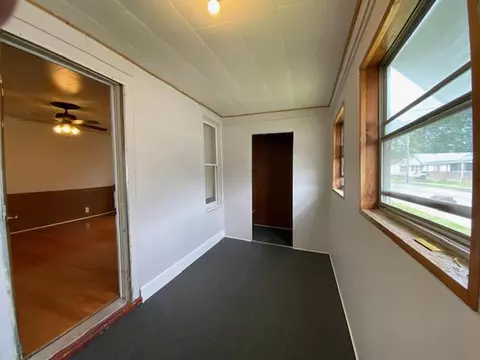 827 E Ash St, Canton, IL 61520 photo 10