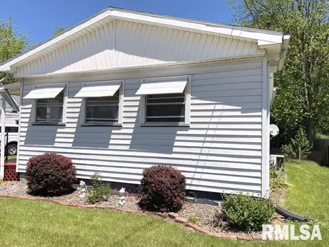 827 E Ash St, Canton, IL 61520 photo 22