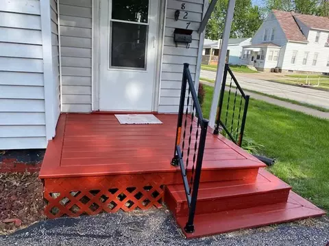 827 E Ash St, Canton, IL 61520 photo 2