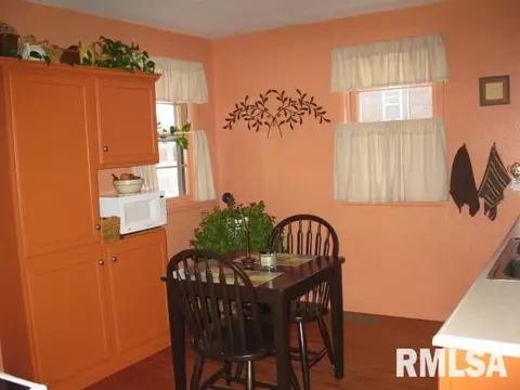220 W Chase St, Macomb, IL 61455 photo 5