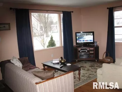 220 W Chase St, Macomb, IL 61455 photo 6