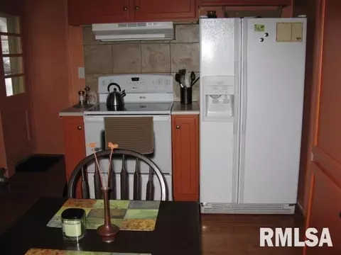 220 W Chase St, Macomb, IL 61455 photo 4