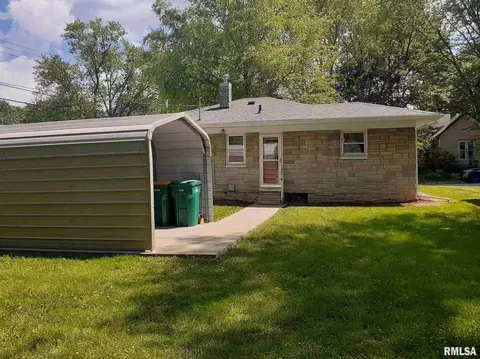 220 W Chase St, Macomb, IL 61455 photo 2