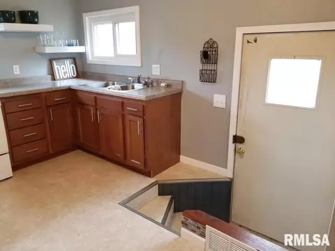 213 N Central Ave, Saint David, IL 61563 photo 8