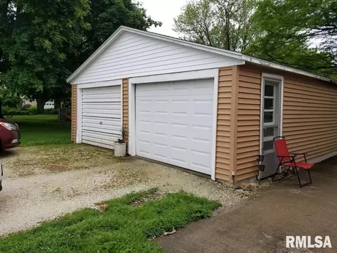 213 N Central Ave, Saint David, IL 61563 photo 5