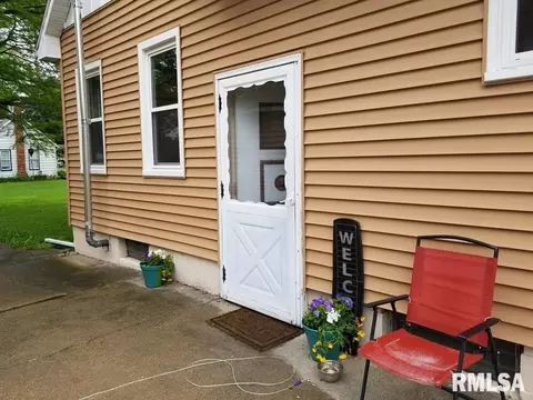 213 N Central Ave, Saint David, IL 61563 photo 4