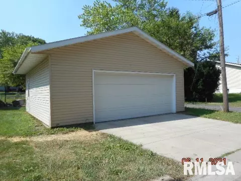 510 N Callender St, Eureka, IL 61530 photo 2