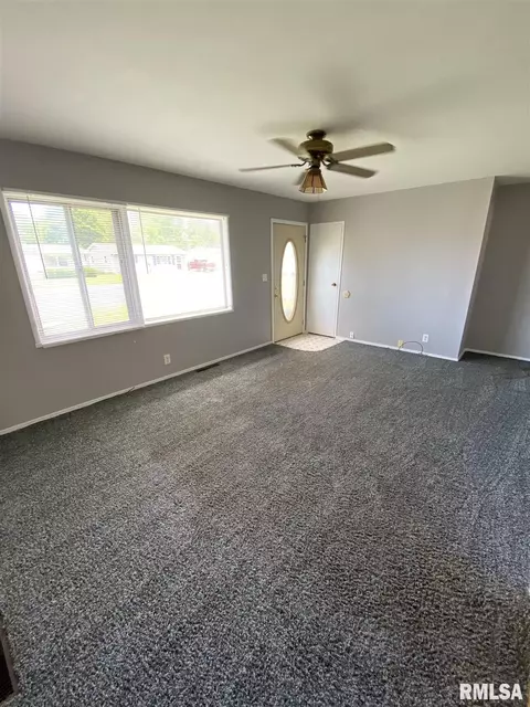 231 Barsi Blvd, Macomb, IL 61455 photo 8
