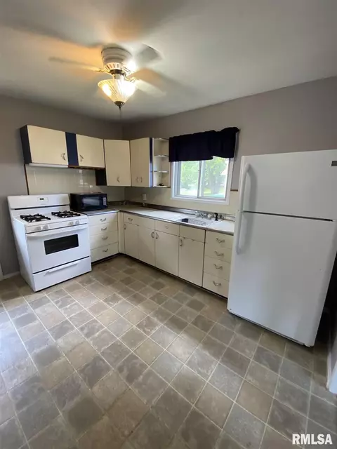 231 Barsi Blvd, Macomb, IL 61455 photo 9