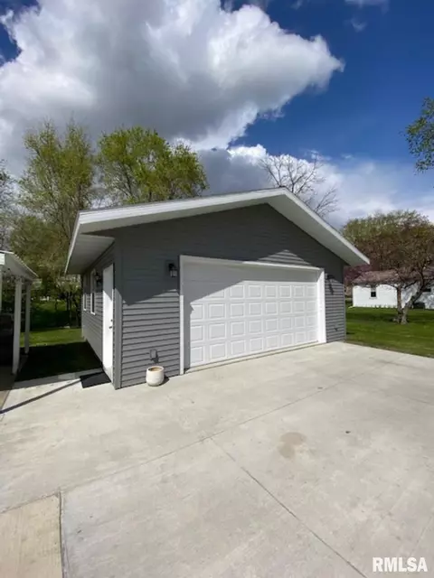 405 N State St, Macomb, IL 61455 photo 5