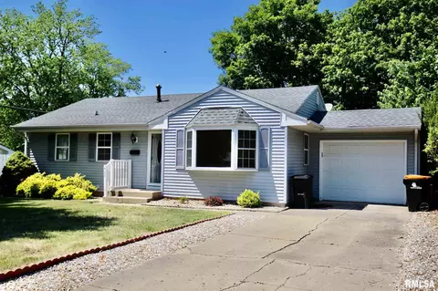 405 Devonshire Rd, Washington, IL 61571 photo 2