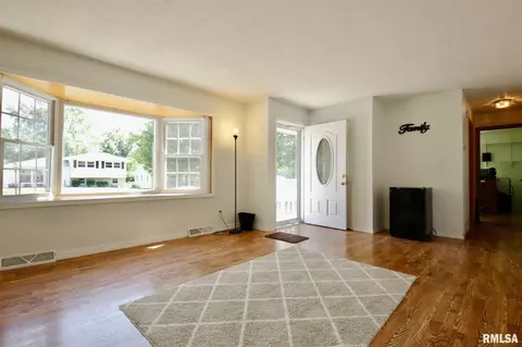 405 Devonshire Rd, Washington, IL 61571 photo 9