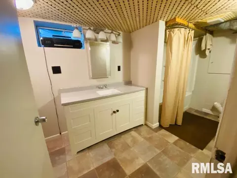 733 E Franklin St, Macomb, IL 61455 photo 21