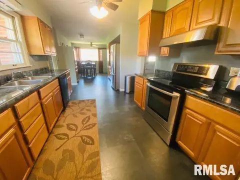 733 E Franklin St, Macomb, IL 61455 photo 6