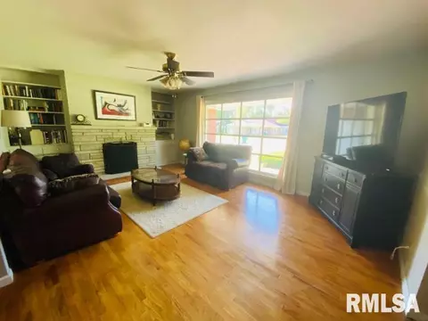 733 E Franklin St, Macomb, IL 61455 photo 3