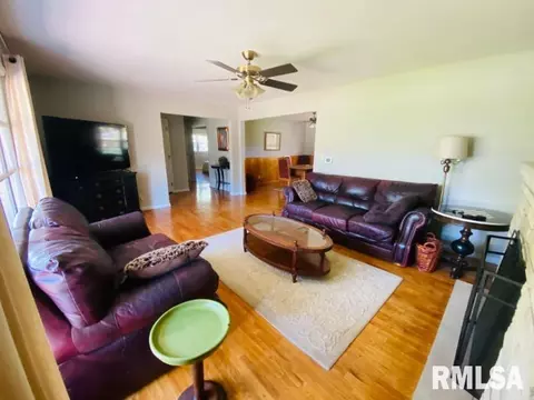 733 E Franklin St, Macomb, IL 61455 photo 4