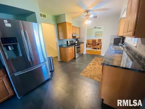 733 E Franklin St, Macomb, IL 61455 photo 7