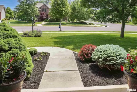 721 S Copperpoint Dr, Dunlap, IL 61525 photo 4