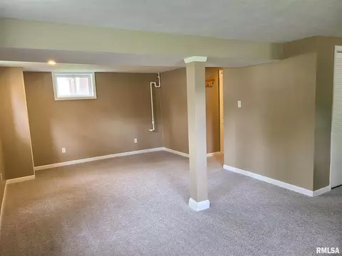 740 E Myrtle St, Canton, IL 61520 photo 18