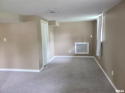 740 E Myrtle St, Canton, IL 61520 photo 17