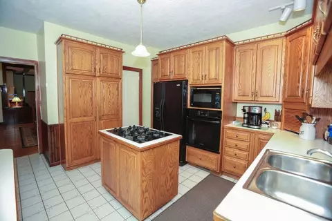 415 E Leo St, Eureka, IL 61530 photo 34