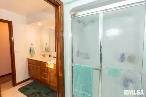 415 E Leo St, Eureka, IL 61530 photo 8
