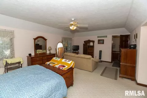 415 E Leo St, Eureka, IL 61530 photo 3
