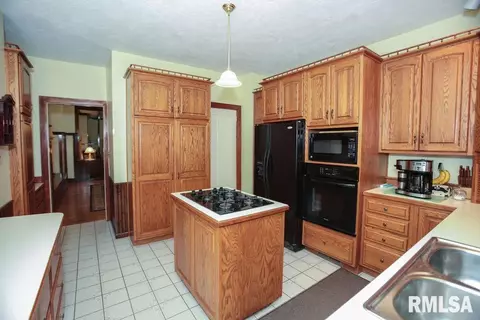 415 E Leo St, Eureka, IL 61530 photo 37