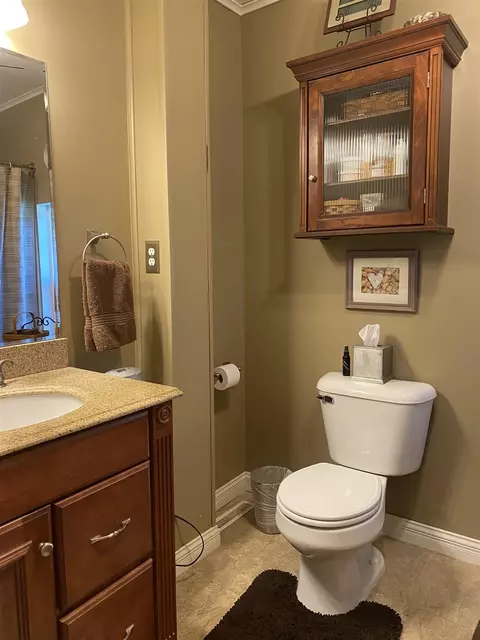 746 E Walnut St, Canton, IL 61520 photo 37