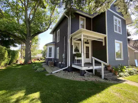 746 E Walnut St, Canton, IL 61520 photo 2