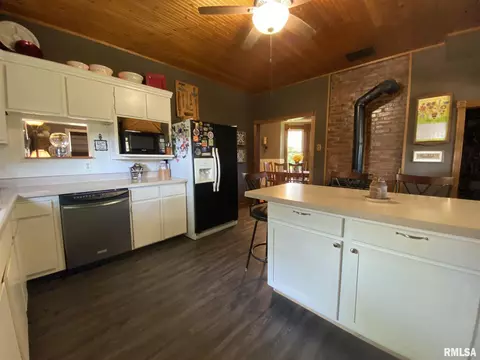 746 E Walnut St, Canton, IL 61520 photo 17