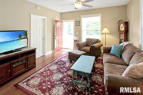 558 Elm St, Canton, IL 61520 photo 7