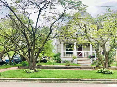 558 Elm St, Canton, IL 61520 photo 1
