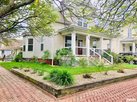 558 Elm St, Canton, IL 61520 photo 2