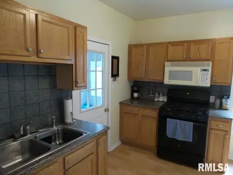 908 Main St, Henry, IL 61537 photo 15