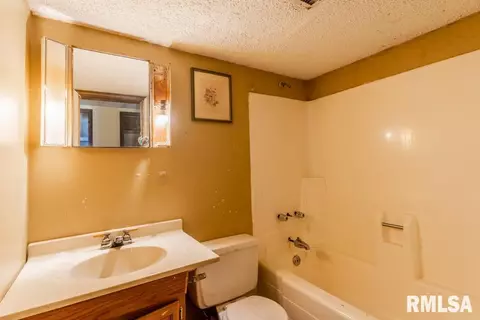 1004 S Adams Rd, Eureka, IL 61530 photo 8