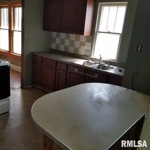 616 N Monroe St, Macomb, IL 61455 photo 5