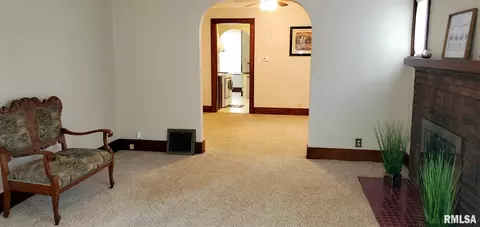 273 E Olive St, Canton, IL 61520 photo 6
