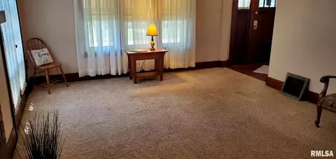 273 E Olive St, Canton, IL 61520 photo 10