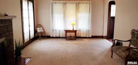 273 E Olive St, Canton, IL 61520 photo 9