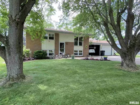 160 Stonegate Dr, Canton, IL 61520 photo 4