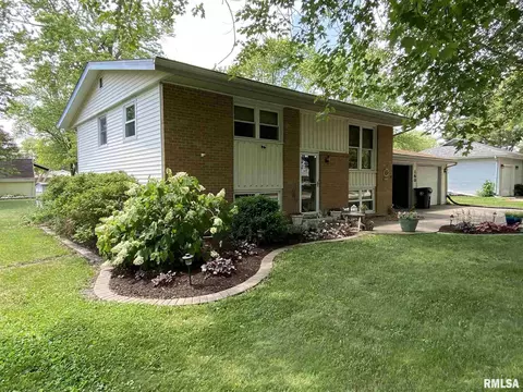 160 Stonegate Dr, Canton, IL 61520 photo 3