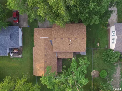 160 Stonegate Dr, Canton, IL 61520 photo 2